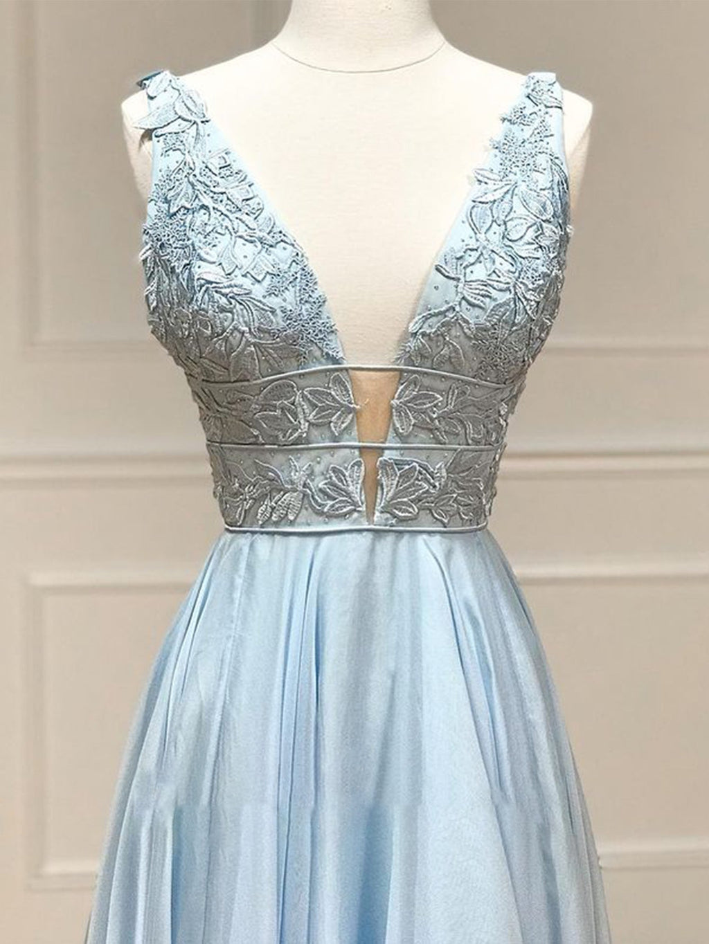 A-Linien-Abendkleid aus Chiffon mit tiefem V-Ausschnitt und Spitze
