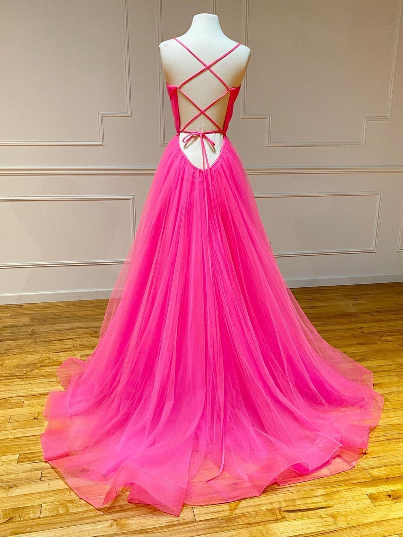 Langes, rosafarbenes Tüll-Abendkleid in A-Linie mit Rüschen