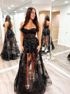 A-Linien-Abendkleid aus trägerlosem Tüll und Spitze