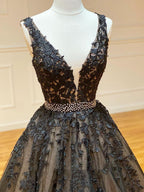 Schwarzes, langes A-Linien-Abendkleid mit V-Ausschnitt und Spitze