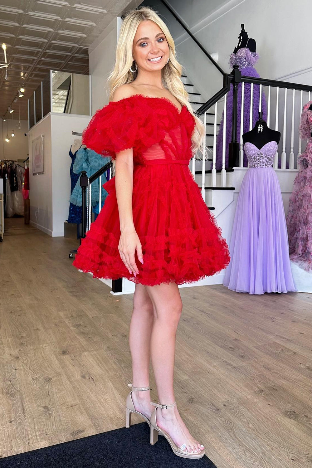Vestido de fiesta de tul con hombros descubiertos y corte en A