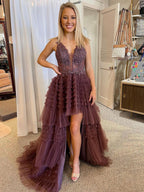 Schwarzes, asymmetrisches, langes Tüll-Abendkleid mit V-Ausschnitt