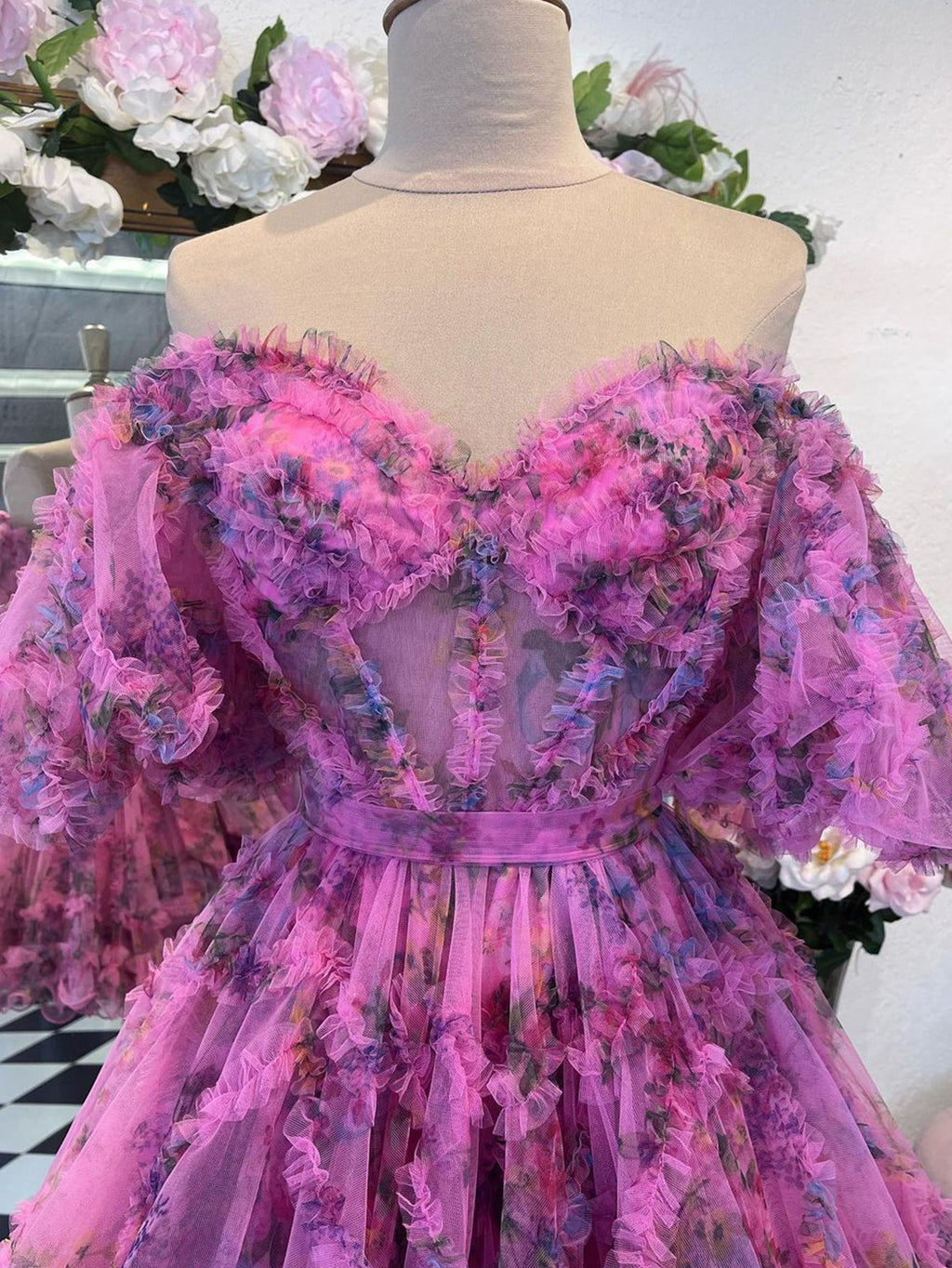 A-Linien-Kleid mit schulterfreiem, geblümtem Print für den Abschlussball