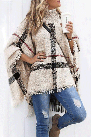 Suéter poncho con borlas y entramado más chic de Meridress