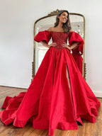 Vestido de fiesta de tafetán con hombros descubiertos y mangas cortas abullonadas