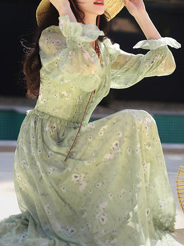 Camila – Kurzes Kleid mit Blumenmuster und ausgestellten Ärmeln 