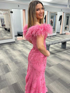 Meerjungfrauen-Abendkleid mit tiefem V-Ausschnitt, Federspitze und langem Rock
