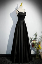 Vestido formal largo de satén negro con tirantes en forma de A y sencillo para fiesta de graduación.