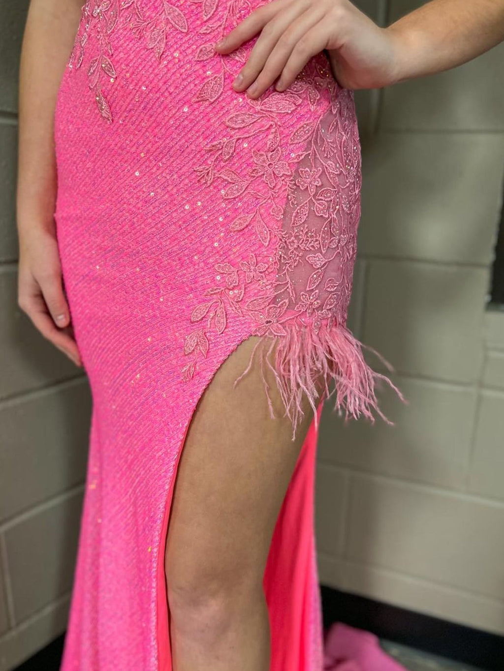 Meerjungfrauen-Abendkleid mit V-Ausschnitt, rückenfrei, eng anliegend und mit Schlitz