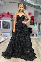 A-Linien-Abendkleid mit Spaghettiträgern und Stufenrock aus Spitze