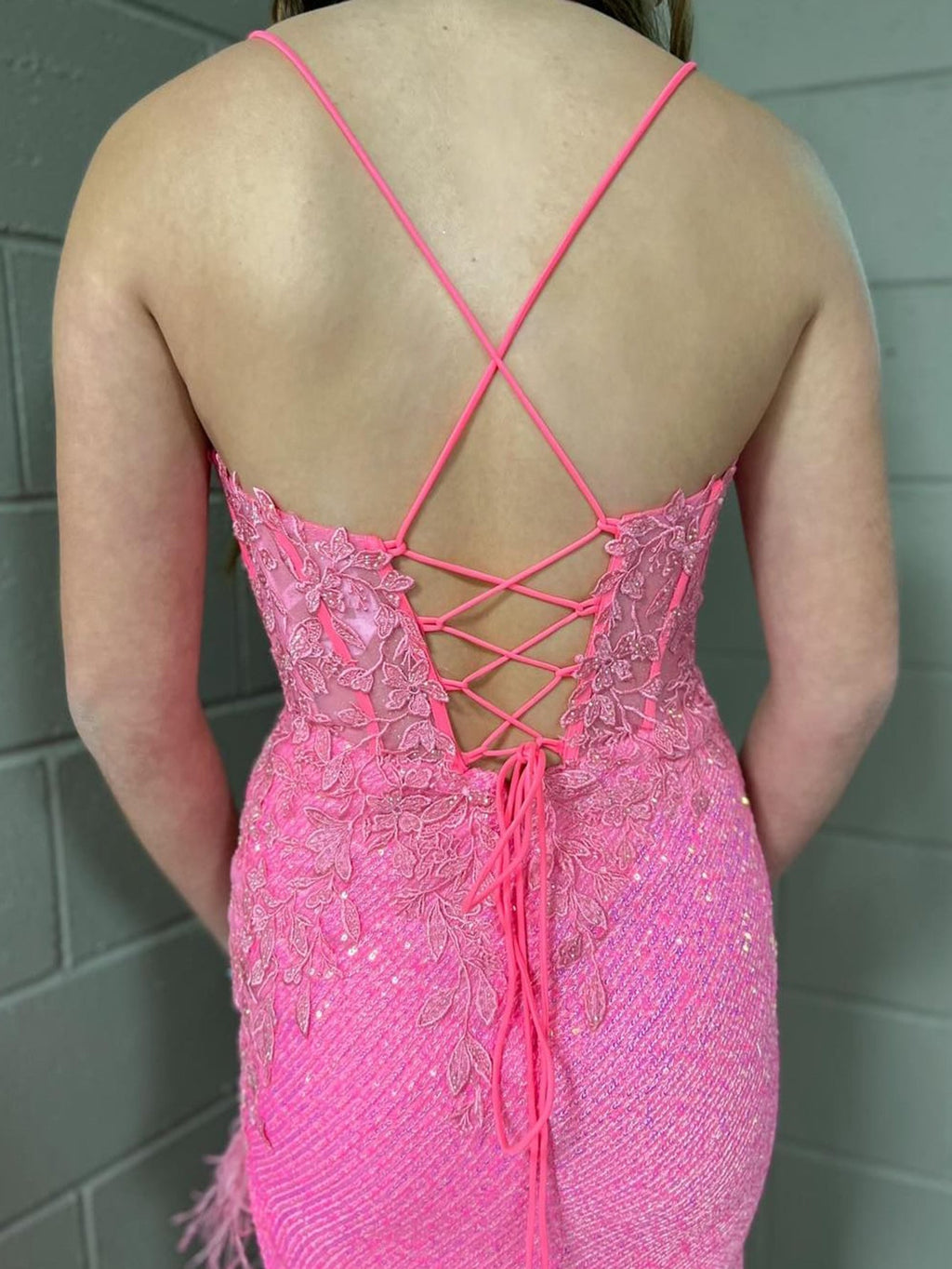 Meerjungfrauen-Abendkleid mit V-Ausschnitt, rückenfrei, eng anliegend und mit Schlitz