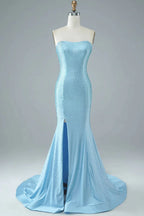 Sexy, eng anliegendes, trägerloses, hellblaues Abendkleid mit Schlitz und Schleppe
