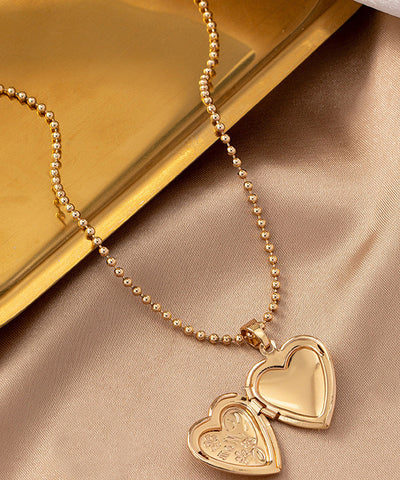 Elegante collar con colgante de amor en plata de ley dorada 