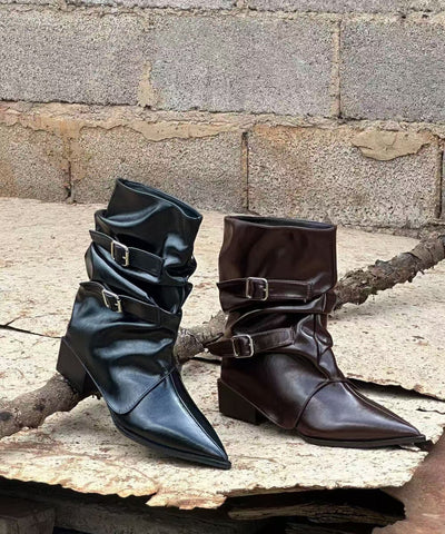 Schicke, klobige Stiefel mit spitzer Zehenpartie aus schwarzem Kunstleder 