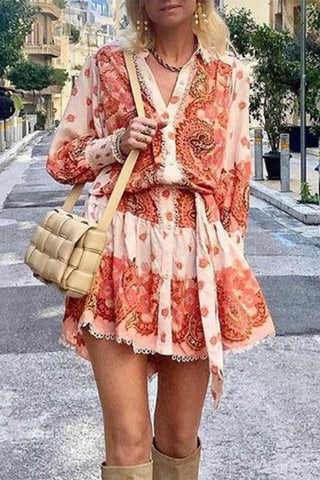 Vestido informal con estampado floral y escote en V 