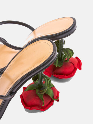 Sandalias con tiras y tacones rosas 