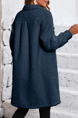 Abrigo de peluche de botonadura sencilla con bolsillo de solapa en contraste azul 