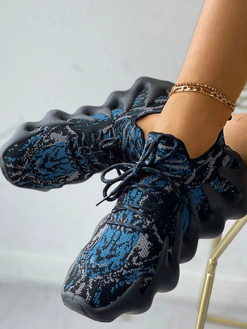 Atmungsaktive Sneakers aus Strick mit Schnürung 