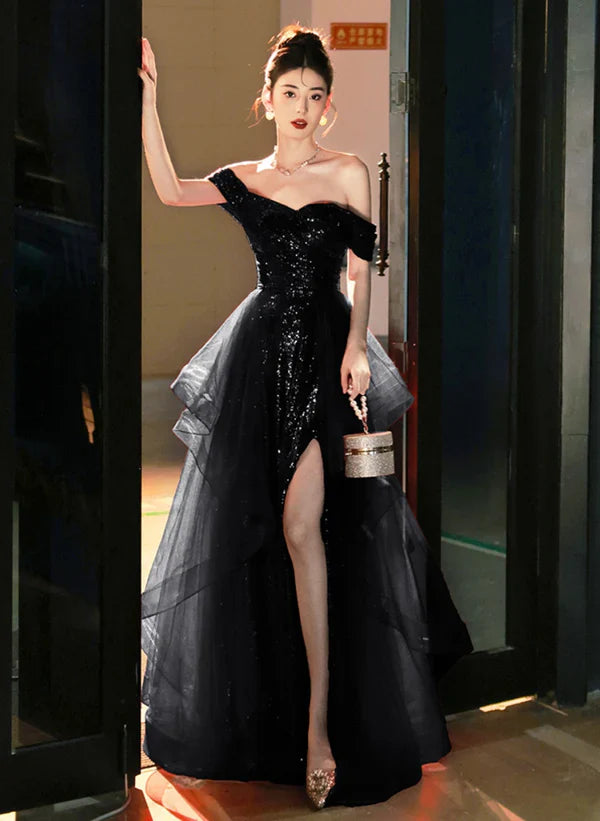 Vestido de Noche Largo Negro Formal con Escote en A, Falda Princesa de Tul, Lentejuelas, Volantes en Capas y Abertura en la Pierna