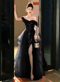 Vestido de Noche Largo Negro Formal con Escote en A, Falda Princesa de Tul, Lentejuelas, Volantes en Capas y Abertura en la Pierna