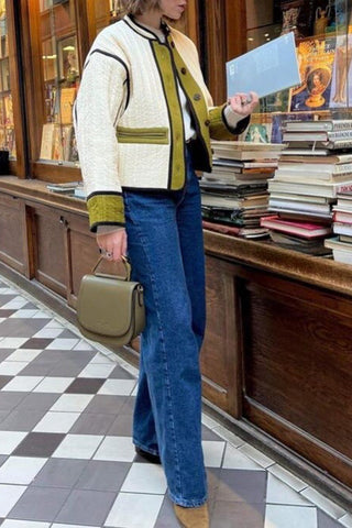 Langärmliger Baumwollmantel mit kontrastierenden Taschen und Knöpfen 