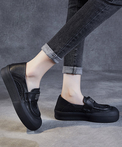 Mocasines casuales de piel de vaca negra con agujeros para mujer 