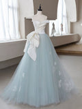 Vestido de fiesta largo sin tirantes de tul azul con encaje en forma de A
