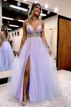 Vestido de fiesta largo lila con tirantes finos y abertura delantera