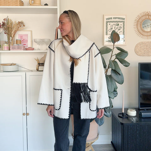 Nordischer Mantel mit Schal 