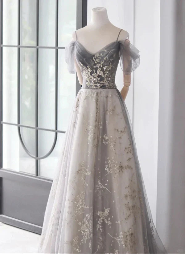 Hellgraues, langes Tüll-Abendkleid in A-Linie mit Trägern
