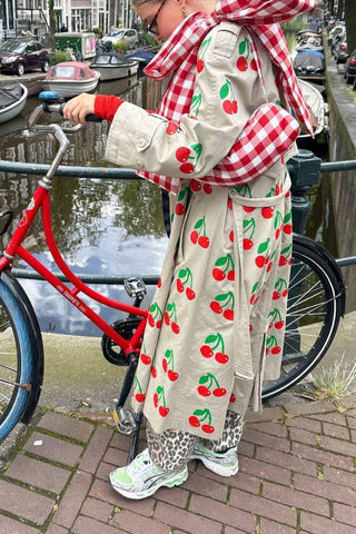 Modischer, langer Mantel mit Fruchtdruck und Kirsch-Trenchcoat 