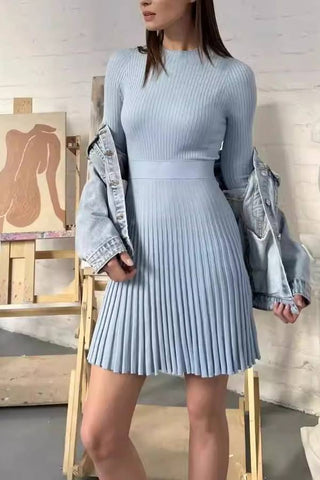 Plissiertes Minikleid aus Strick