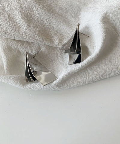 Niche Design Twisted Metal Sheet Earrings Geometric Simple