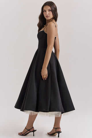 Vestido midi de encaje con escote en forma de corazón y malla 
