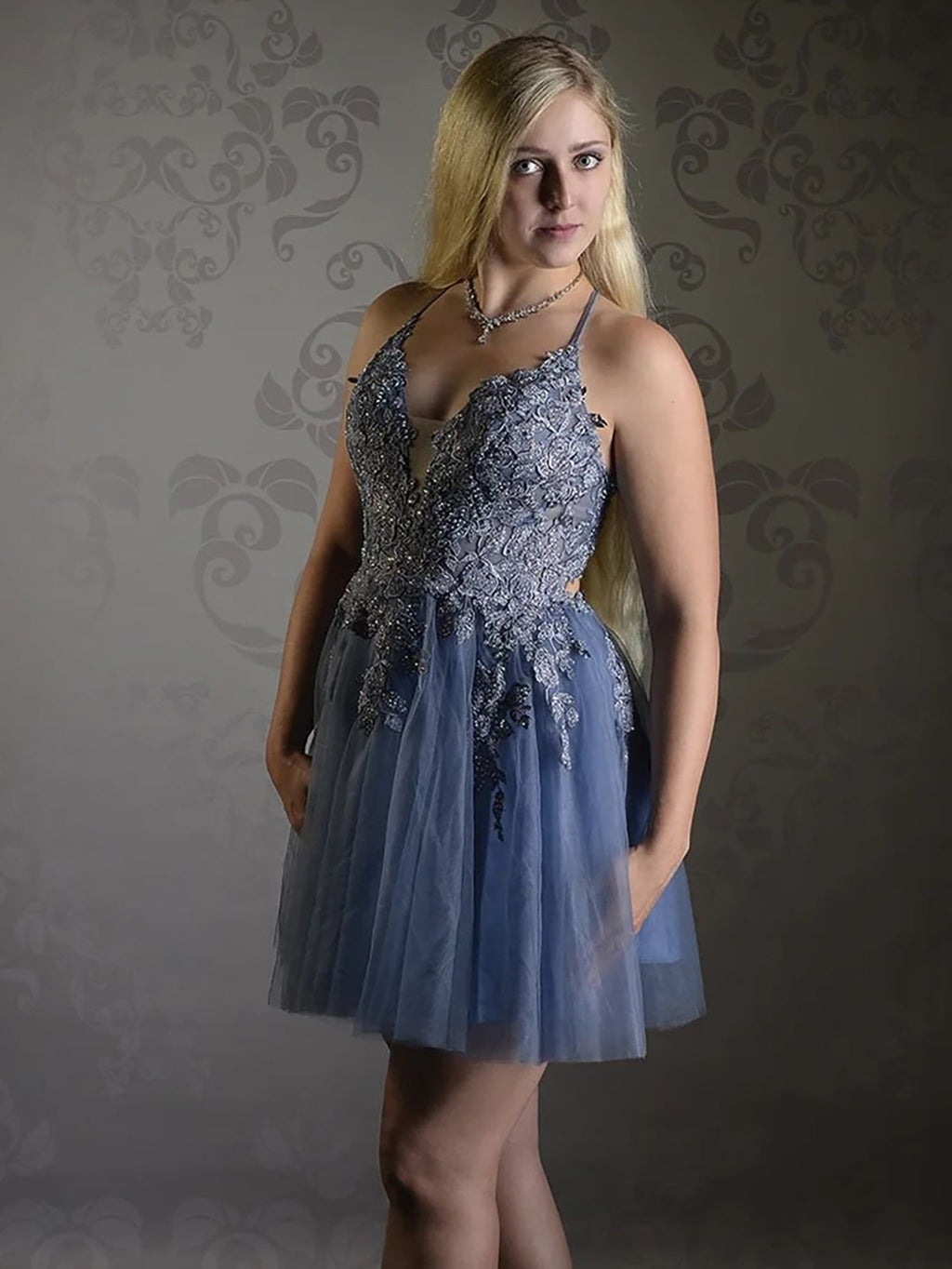 Kurzes, a-Linienförmiges Homecoming-Kleid aus rosafarbenem Tüll mit Applikationen