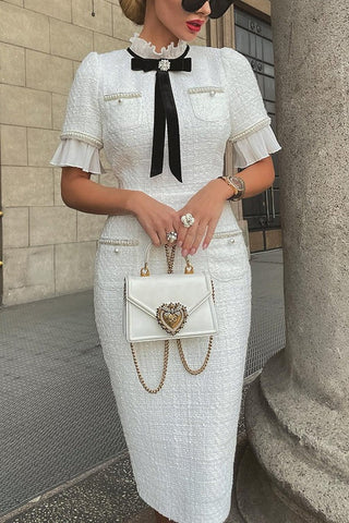 Elegante vestido formal midi de tweed plisado con ribete de perlas y lazo de terciopelo