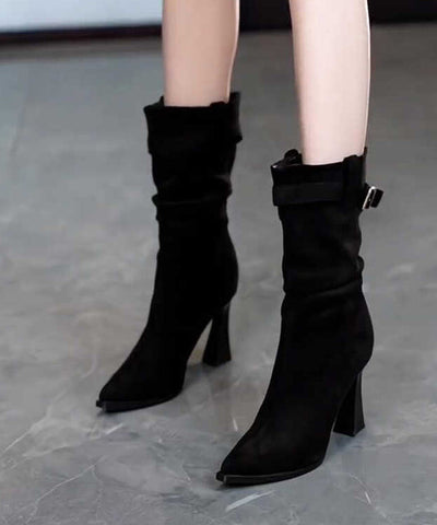 Einfache, gespleißte Stiefel mit klobigem Absatz und spitzer Zehenpartie aus schokoladenbraunem Wildleder 