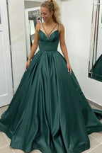 Dunkelgrünes A-Linien-Abendkleid mit Spaghettiträgern und Schleppe