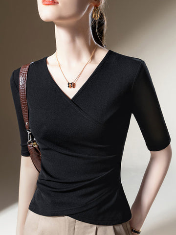 Camisetas asimétricas plisadas de color liso con cuello en V y manga corta de talla grande 