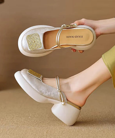 Aprikosenfarbene Sandalen mit klobigem Absatz und Kunstleder-Spleißen 