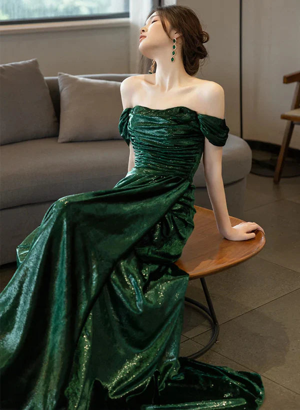 Vestido de noche largo fruncido con hombros descubiertos y purpurina verde bonito