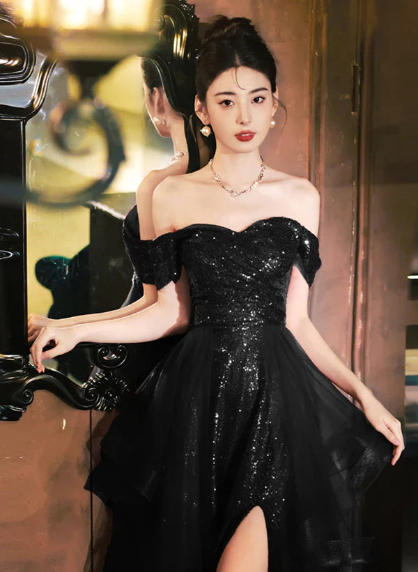 Vestido de Noche Largo Negro Formal con Escote en A, Falda Princesa de Tul, Lentejuelas, Volantes en Capas y Abertura en la Pierna