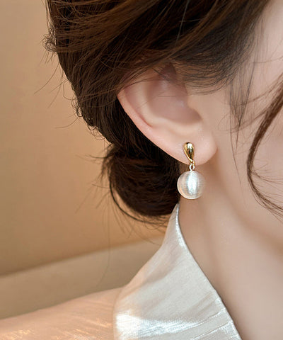Pendientes colgantes de bola de aleación de cobre y oro Vogue 