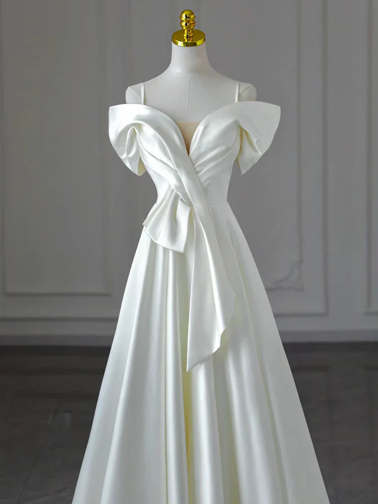 Vestido de fiesta largo de satén blanco con hombros descubiertos y corte A 