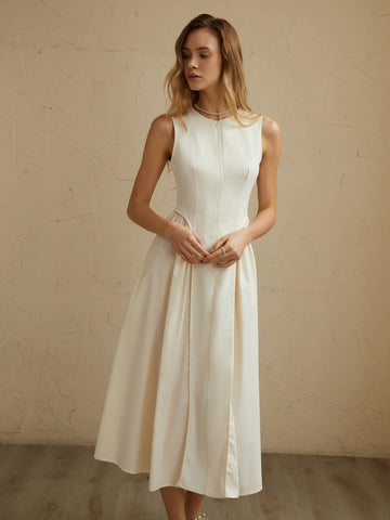 Ärmelloses Midikleid mit Plissierung und Taschen 