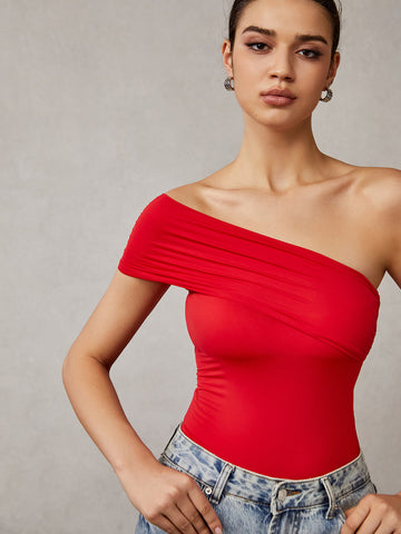 Camiseta asimétrica de un solo hombro 