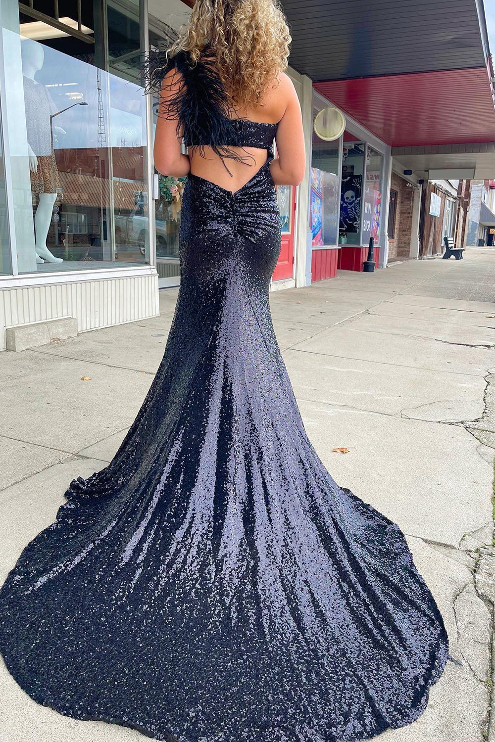 Meerjungfrauen-Abendkleid mit One-Shoulder-Ausschnitt, schwarzen Pailletten, langes Kleid