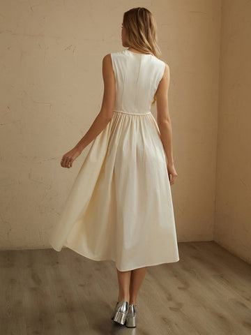 Ärmelloses Midikleid mit Plissierung und Taschen 
