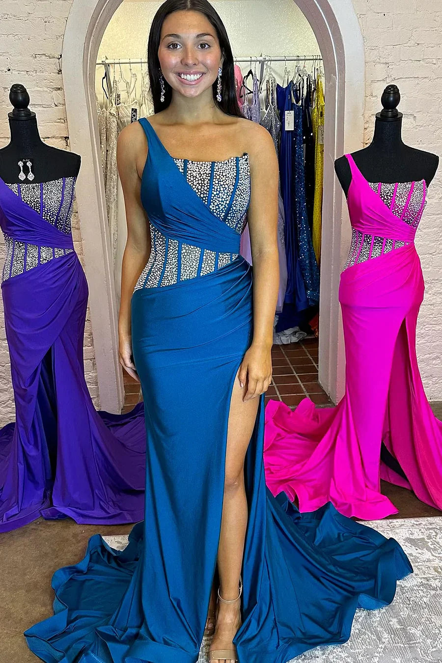Blaues Meerjungfrauen-Abendkleid mit One-Shoulder und Perlenstickerei