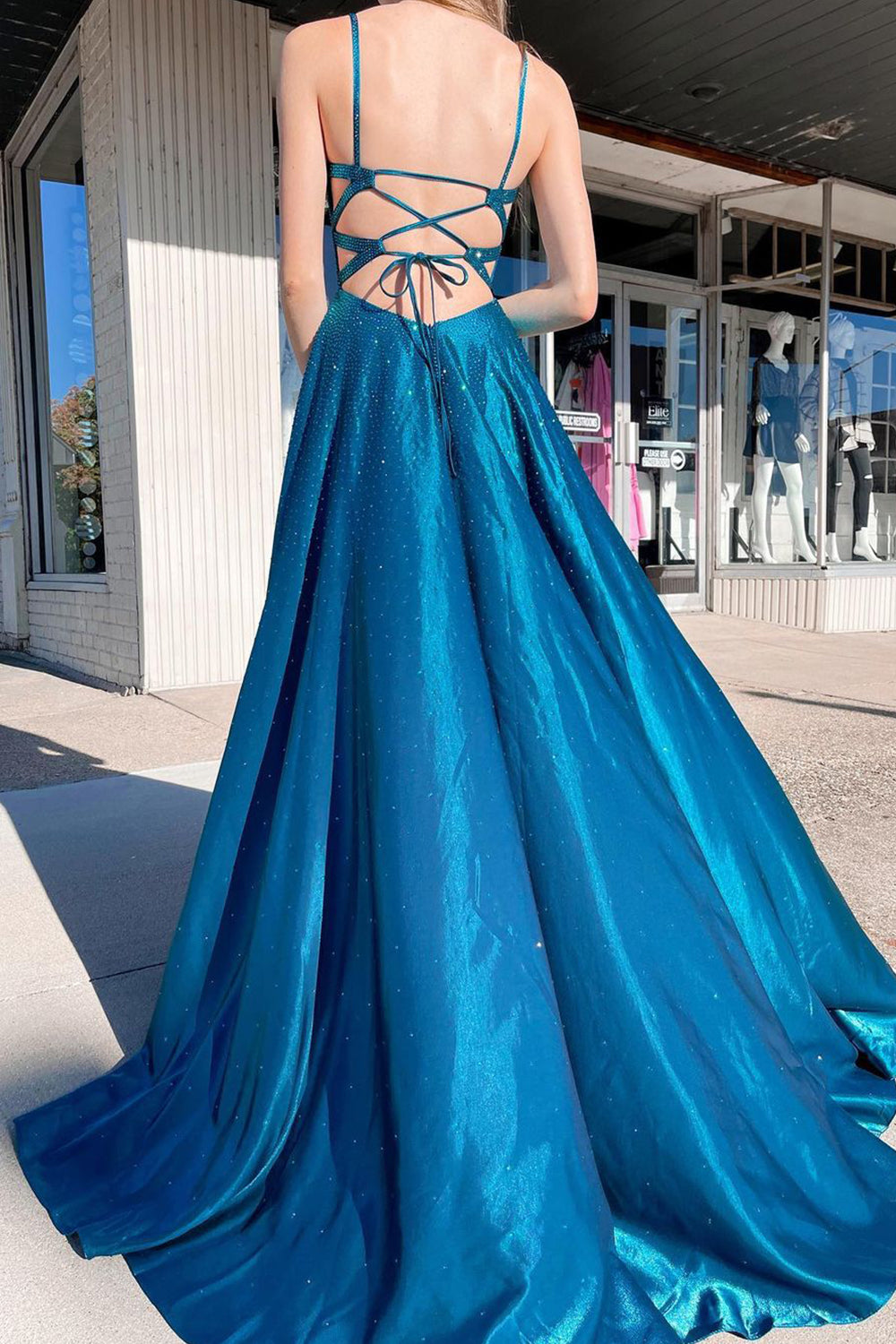 Langes, pfauenblaues A-Linien-Abendkleid mit Spaghettiträgern und Schlitz vorne